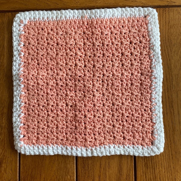 Hand Crocheted Hot Pad With 2 Dishcloths - Picture 5 of 6